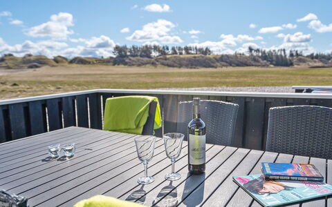 Galatia - 500M from the Sea: Meubles, Design Intérieur, Sol, Bois, Sol, Plafond, Parquet, Chaise, Table, Éclairage
