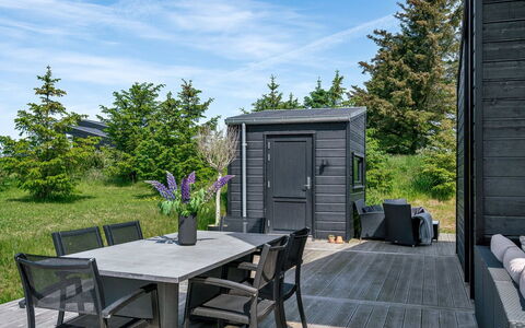 Marielouise - 900M from the Sea: Bois, Toit, Maison, Chalet, Porte, Domicile, Siding, Lot Terre, Batiments Jardin, Cabanon