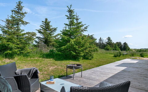 Marielouise - 900M from the Sea: Bois, Toit, Maison, Chalet, Porte, Domicile, Siding, Lot Terre, Batiments Jardin, Cabanon