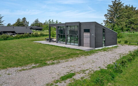 Marielouise - 900M from the Sea: Bois, Toit, Maison, Chalet, Porte, Domicile, Siding, Lot Terre, Batiments Jardin, Cabanon