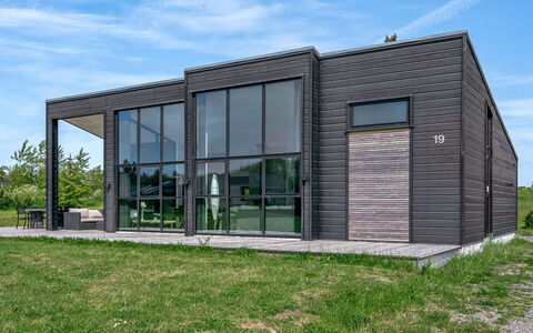 Marielouise - 900M from the Sea: Bois, Toit, Maison, Chalet, Porte, Domicile, Siding, Lot Terre, Batiments Jardin, Cabanon