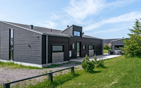 Marielouise - 900M from the Sea: Bois, Toit, Maison, Chalet, Porte, Domicile, Siding, Lot Terre, Batiments Jardin, Cabanon