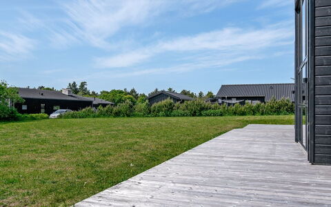 Marielouise - 900M from the Sea: Bois, Toit, Maison, Chalet, Porte, Domicile, Siding, Lot Terre, Batiments Jardin, Cabanon