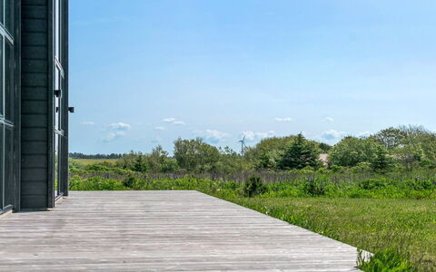 Marielouise - 900M from the Sea: Bois, Toit, Maison, Chalet, Porte, Domicile, Siding, Lot Terre, Batiments Jardin, Cabanon