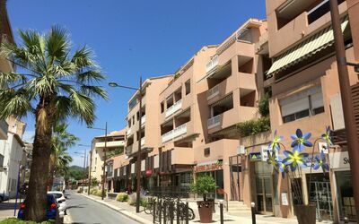 Sainte Maxime 260: Ciel, Jour, Bâtiment, Propriété, Plante, Fenêtre, Bleu Azur, Arbre, Maison, Design Urbain