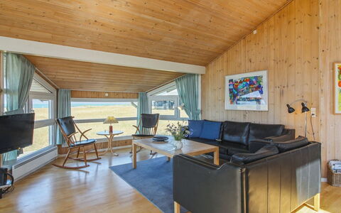 Asta - 85M from the Sea: Meubles, Design Intérieur, Sol, Bois, Sol, Plafond, Parquet, Chaise, Table, Éclairage