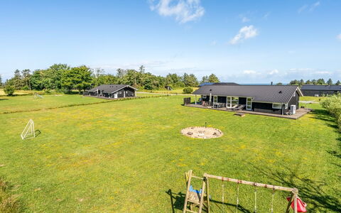 Engelina - 1.3Km from the Sea: Herbe, Maison, Toit, Domicile, Chalet, Arbuste, Lot Terre, Zone Rurale, Ferme, Couverture De Sol