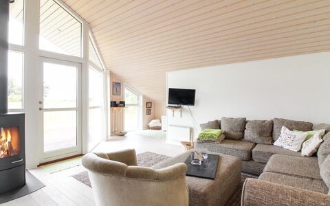 Bengt - 1Km from the Sea: Bois, Meubles, Appartement, Pièce, Plafond, Tache De Bois, Chaise, Dur, Vernis, Lumber