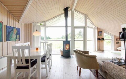 Bengt - 1Km from the Sea: Bois, Meubles, Appartement, Pièce, Plafond, Tache De Bois, Chaise, Dur, Vernis, Lumber