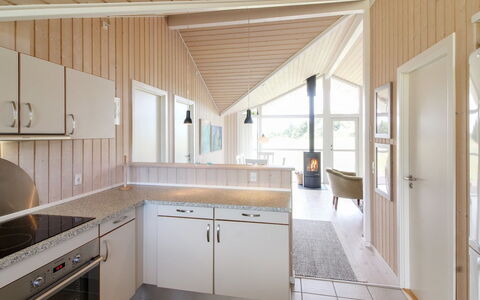 Bengt - 1Km from the Sea: Bois, Meubles, Appartement, Pièce, Plafond, Tache De Bois, Chaise, Dur, Vernis, Lumber