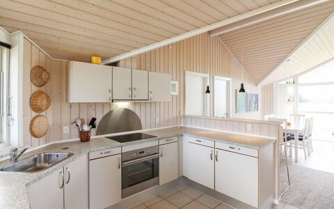 Bengt - 1Km from the Sea: Bois, Meubles, Appartement, Pièce, Plafond, Tache De Bois, Chaise, Dur, Vernis, Lumber
