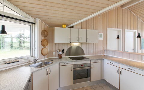 Bengt - 1Km from the Sea: Bois, Meubles, Appartement, Pièce, Plafond, Tache De Bois, Chaise, Dur, Vernis, Lumber
