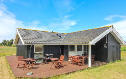 Bengt - 1Km from the Sea: Bois, Meubles, Appartement, Pièce, Plafond, Tache De Bois, Chaise, Dur, Vernis, Lumber
