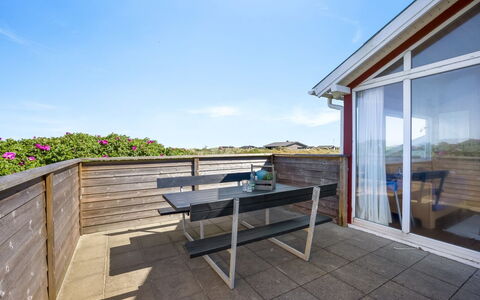 Olla - 300M from the Sea: Piscine, Mobilier De Jardin, Meubles, Recours, Dalle, Eco Hôtel, Ombre, Chaise, Loisir, Biens