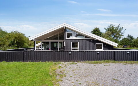 Blondine - 940M from the Sea: Bois, Toit, Maison, Chalet, Porte, Domicile, Siding, Lot Terre, Batiments Jardin, Cabanon