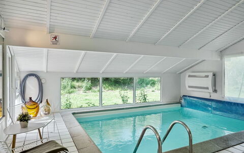 Blondine - 940M from the Sea: Meubles, Design Intérieur, Sol, Bois, Sol, Plafond, Parquet, Chaise, Table, Éclairage
