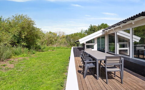Blondine - 940M from the Sea: Meubles, Design Intérieur, Sol, Bois, Sol, Plafond, Parquet, Chaise, Table, Éclairage