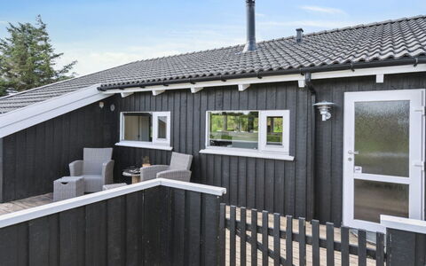 Blondine - 940M from the Sea: Meubles, Design Intérieur, Sol, Bois, Sol, Plafond, Parquet, Chaise, Table, Éclairage