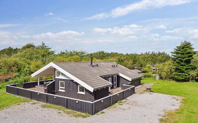 Blondine - 940M from the Sea