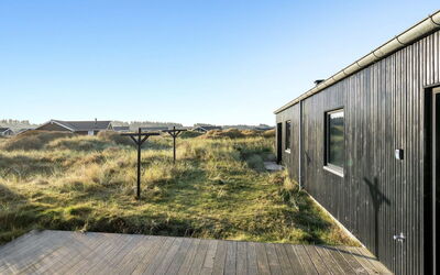 Fannie - 250M from the Sea