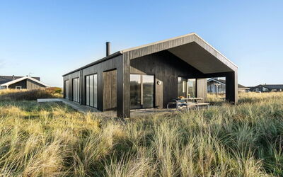 Fannie - 250M from the Sea