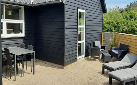 Alfuin - 500M from the Sea: Meubles, Design Intérieur, Sol, Bois, Sol, Plafond, Parquet, Chaise, Table, Éclairage