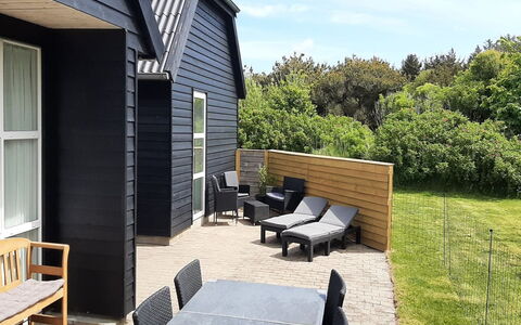 Alfuin - 500M from the Sea: Meubles, Design Intérieur, Sol, Bois, Sol, Plafond, Parquet, Chaise, Table, Éclairage