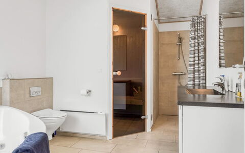 Alfuin - 500M from the Sea: Meubles, Design Intérieur, Sol, Bois, Sol, Plafond, Parquet, Chaise, Table, Éclairage