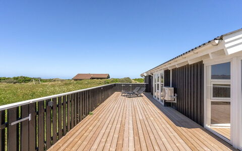 Randulf - 450M from the Sea: Bois, Parquet, Dur, Plate-Forme, Planche, Composite, Boardwalk, Tache De Bois, Porche, Balcon