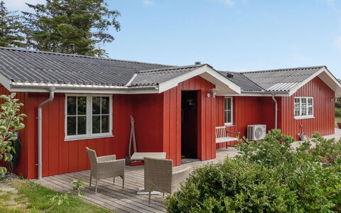 Ava - 1Km from the Sea: Bois, Domicile, Porche, Plate-Forme, Dur, Toit, Tache De Bois, Parquet, Eco Hôtel