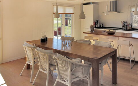 Ava - 1Km from the Sea: Bois, Domicile, Porche, Plate-Forme, Dur, Toit, Tache De Bois, Parquet, Eco Hôtel