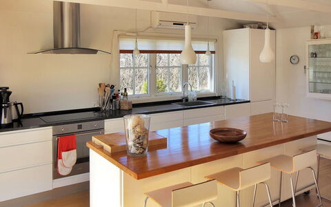 Ava - 1Km from the Sea: Bois, Domicile, Porche, Plate-Forme, Dur, Toit, Tache De Bois, Parquet, Eco Hôtel