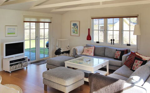 Ava - 1Km from the Sea: Bois, Domicile, Porche, Plate-Forme, Dur, Toit, Tache De Bois, Parquet, Eco Hôtel