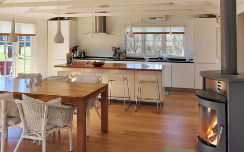 Ava - 1Km from the Sea: Bois, Domicile, Porche, Plate-Forme, Dur, Toit, Tache De Bois, Parquet, Eco Hôtel