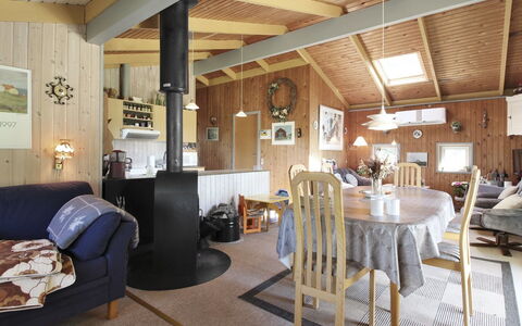 Sonya - 1Km from the Sea: Piscine, Mobilier De Jardin, Meubles, Recours, Dalle, Eco Hôtel, Ombre, Chaise, Loisir, Biens