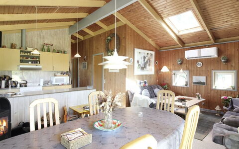 Sonya - 1Km from the Sea: Piscine, Mobilier De Jardin, Meubles, Recours, Dalle, Eco Hôtel, Ombre, Chaise, Loisir, Biens