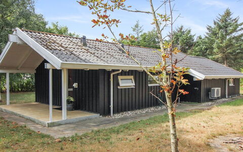 Nakke - 1.3Km from the Sea: Meubles, Design Intérieur, Sol, Bois, Sol, Plafond, Parquet, Chaise, Table, Éclairage