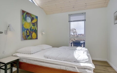Luci - 500M from the Sea: Maison, Domicile, Porte, Toit, Chalet, Biens, Jardin, Ombre, Siding, Cour