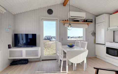 Jace - 75M from the Sea: Meubles, Design Intérieur, Sol, Bois, Sol, Plafond, Parquet, Chaise, Table, Éclairage
