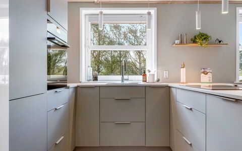 Albina - 844M from the Sea: Cuisine, Sol, Appareil De Cuisine, Comptoir, Cabinetry, Design Intérieur, Bois, Sol, Meubles, Principaux Appliance