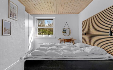 Albina - 844M from the Sea: Chambre, Lit, Mur, Design Intérieur, Bois, Literie, Drap De Lit, Sol, Plafond, Meubles