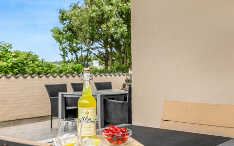 Albina - 844M from the Sea: Meubles, Table, Chaise, Mobilier De Jardin, Table Cuisine Et Salle A Manger, Tache De Bois, Plante D'Appartement, Table Basse, Aliments, Tableau De Plein Air