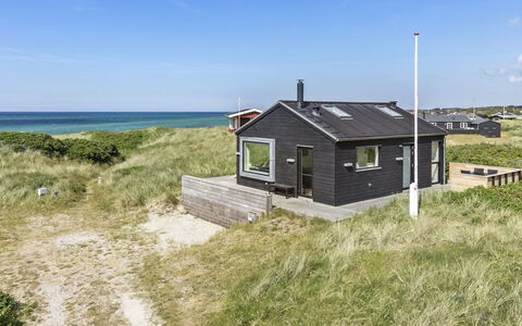 Aaltje - 65M from the Sea: Maison, Domicile, Porte, Toit, Chalet, Biens, Jardin, Ombre, Siding, Cour