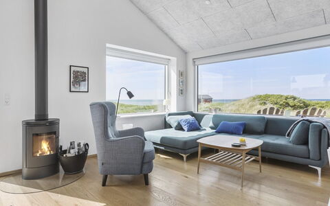 Aaltje - 65M from the Sea: Maison, Domicile, Porte, Toit, Chalet, Biens, Jardin, Ombre, Siding, Cour