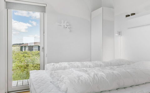 Aaltje - 65M from the Sea: Maison, Domicile, Porte, Toit, Chalet, Biens, Jardin, Ombre, Siding, Cour