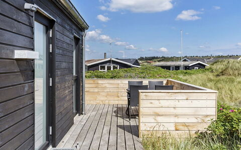 Aaltje - 65M from the Sea: Maison, Domicile, Porte, Toit, Chalet, Biens, Jardin, Ombre, Siding, Cour