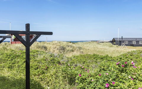 Aaltje - 65M from the Sea: Maison, Domicile, Porte, Toit, Chalet, Biens, Jardin, Ombre, Siding, Cour