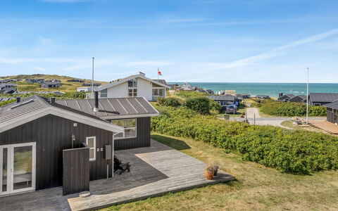 Marjanna - 350M from the Sea: Toit, Maison, Domicile, Chalet, Siding, Biens, Porche, Batiments Jardin