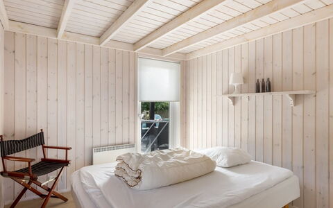 Marjanna - 350M from the Sea: Mur, Meubles, Sol, Bois, Chambre, Design Intérieur, Sol, Plafond, Lit, Drap De Lit