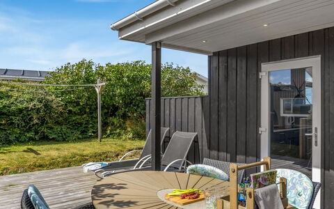 Marjanna - 350M from the Sea: Bois, Porte, Domicile, Siding, Planche, Dur, Composite, Tache De Bois, Plate-Forme, Porche
